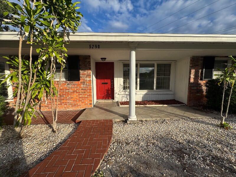5290 38th Way S in St. Petersburg, FL - Building Photo