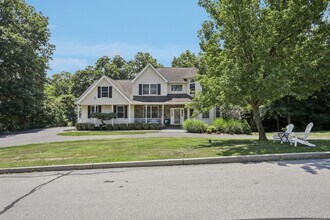 4 Deer Run in Fort Montgomery, NY - Building Photo - Building Photo