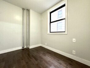 17 Vermilyea Avenue in New York, NY - Foto de edificio - Floor Plan