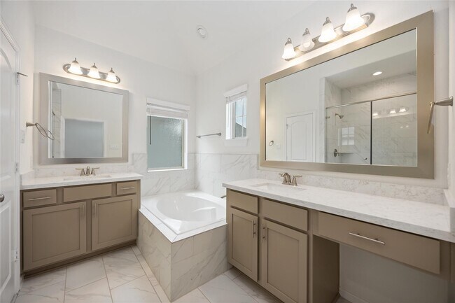 4012 Centre Valley Ln