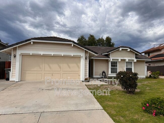 885 Pinewood Dr in Oceanside, CA - Building Photo - Building Photo