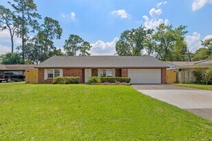 10055 Westview Dr in Houston, TX - Building Photo