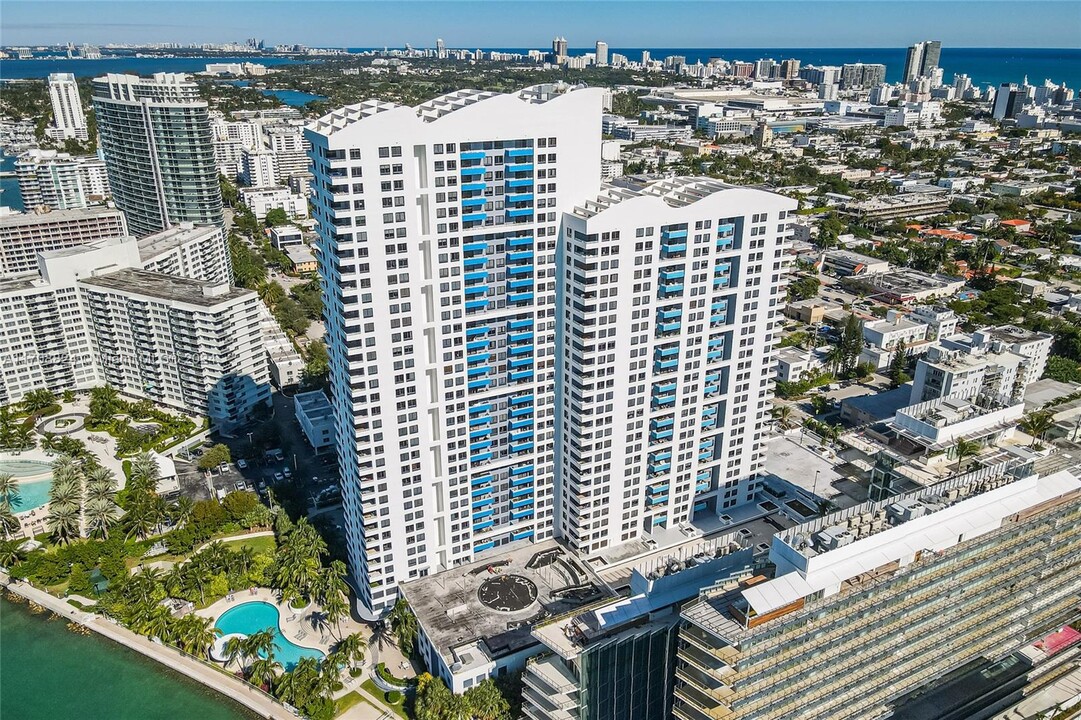 1330 West Ave, Unit 705 in Miami Beach, FL - Foto de edificio