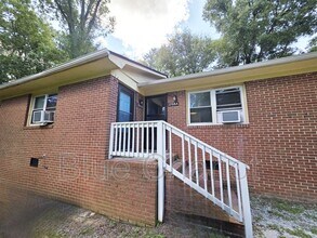 2708 E Main St in Durham, NC - Foto de edificio - Building Photo