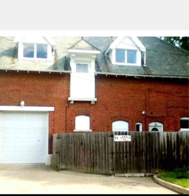 property at 15 Arnold Pl