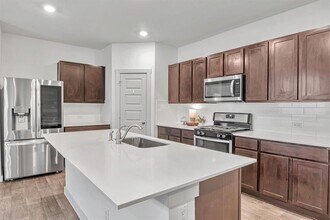 204 Big Sandy Creek Dr in Hutto, TX - Building Photo - Building Photo