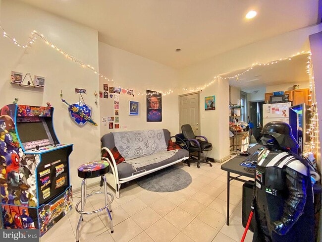 property at 2037 N Carlisle St