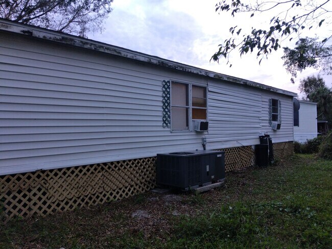 15474 Mapletree Dr in Punta Gorda, FL - Building Photo - Building Photo