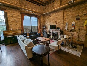 3155 N Halsted St, Unit 2 in Chicago, IL - Building Photo - Building Photo