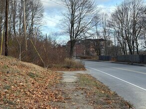 424 Hancock St, Unit B in Bangor, ME - Foto de edificio - Building Photo