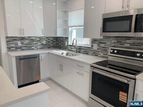 279 Slocum Way in Fort Lee, NJ - Building Photo - Building Photo