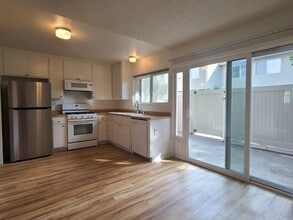 535 Serento Cir in Thousand Oaks, CA - Foto de edificio - Building Photo