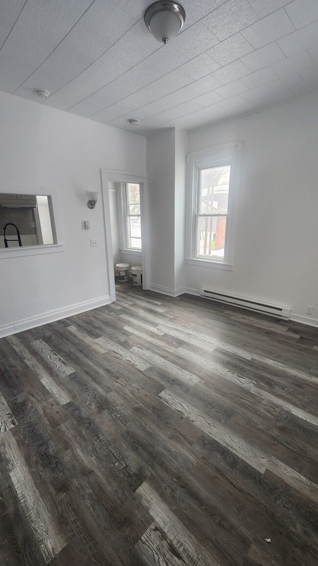 32 E 2nd St, Unit Lower side