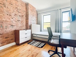 Furnished room/NOT APARTMENT in Queens, NY - Building Photo - Building Photo