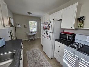 1554 Orange Ave, Unit A in Costa Mesa, CA - Building Photo - Building Photo