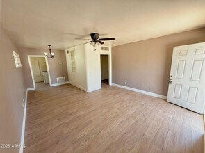 340 E Virginia Cir in Phoenix, AZ - Building Photo - Building Photo