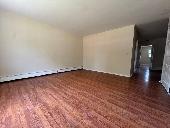 105 N Main St in Monroe, NY - Building Photo - Building Photo