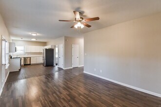 19 Woodlake Dr in Newnan, GA - Building Photo - Building Photo