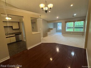 19317 Surrey Ln in Northville, MI - Building Photo - Building Photo