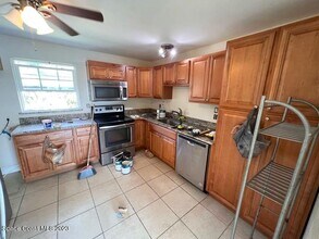 304 Buchanan Ave in Cape Canaveral, FL - Foto de edificio - Building Photo