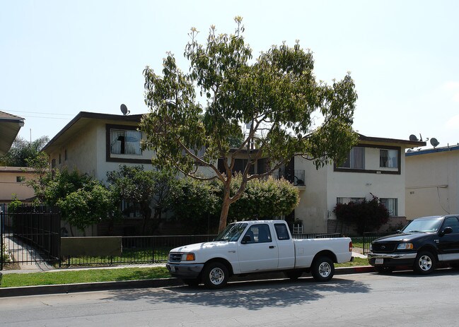 1207 Pacific Ave in Santa Ana, CA - Foto de edificio - Building Photo