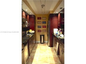 150 SE 25th Rd in Miami, FL - Building Photo - Building Photo