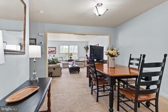 1112 Cross Creek Dr in Mechanicsburg, PA - Building Photo - Building Photo
