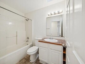 13106 89th Ave E in Puyallup, WA - Building Photo