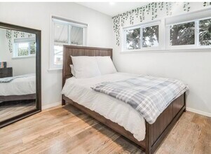 10100 Sophia Ave in North Hills, CA - Foto de edificio - Building Photo