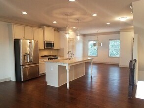 1450 Baygreen Rd in Suwanee, GA - Building Photo - Building Photo