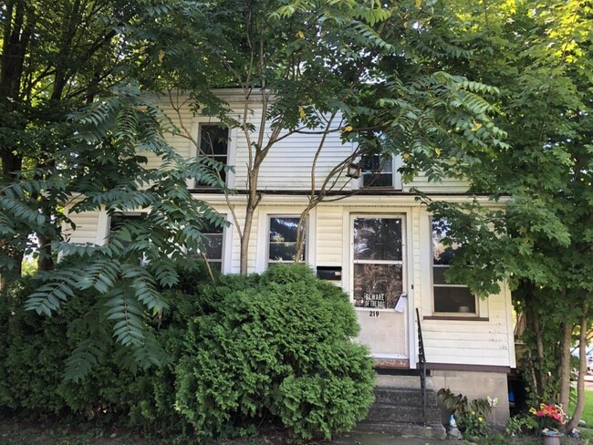 property at 219 N Shenango St