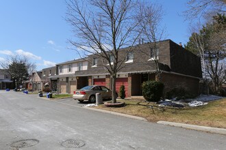 105 Carlton Rd in Markham, ON - Building Photo - Building Photo