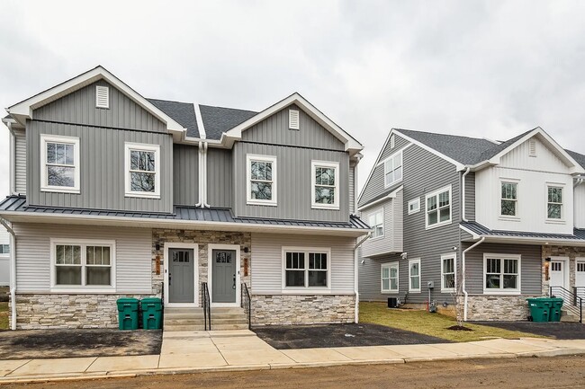 property at 3613 Golfview Ln