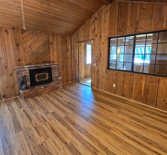 527 Spruce Ln in Big Bear, CA - Building Photo