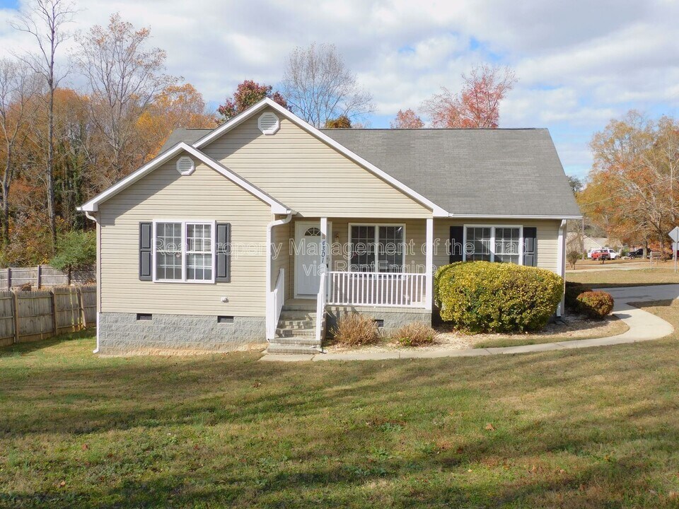 4301 Edgemore Rd in Greensboro, NC - Building Photo