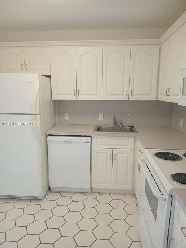 20400 W Country Club Dr in Aventura, FL - Building Photo - Building Photo