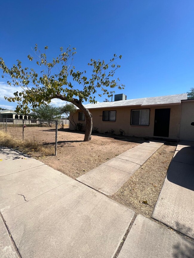 2172 E Irene Vista in Tucson, AZ - Building Photo - Building Photo