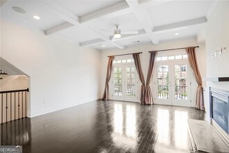934 Canterbury Ln NE in Atlanta, GA - Foto de edificio - Building Photo