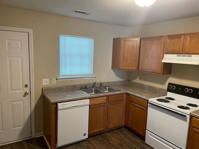668 Gardner Dr SE in Jacksonville, AL - Building Photo - Building Photo