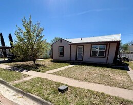 713 S Ave C in Kermit, TX - Building Photo