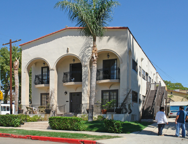 854 N Edinburgh Ave in Los Angeles, CA - Foto de edificio - Building Photo