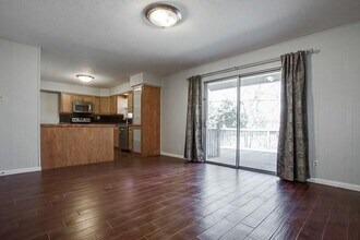9022 Hackney Ln in Dallas, TX - Building Photo - Building Photo