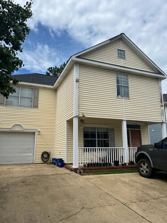 49 Kirk Cauldy Dr in Starkville, MS - Foto de edificio