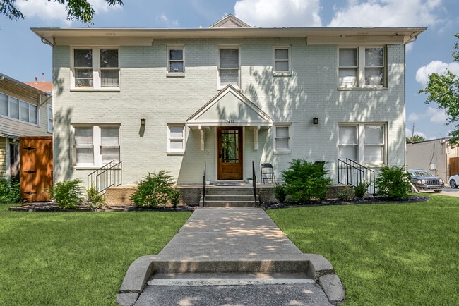 5211 Worth St, Unit 7