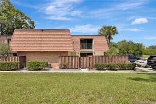 2930 SW Sunset Trace Cir in Palm City, FL - Building Photo