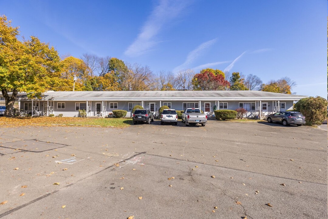 1-5 Haddad Dr in Danbury, CT - Building Photo