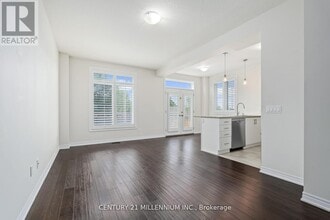 2368 Natasha Cir in Oakville, ON - Building Photo - Building Photo