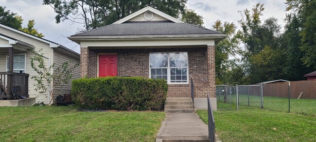 2925 Rowan St in Louisville, KY - Building Photo - Building Photo