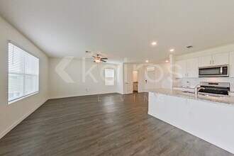 31981 Katelin Cir in Leesburg, FL - Foto de edificio - Building Photo