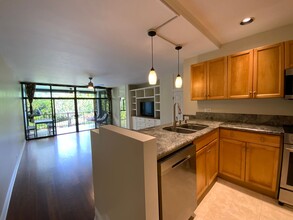 1030 Aoloa Pl in Kailua, HI - Building Photo - Building Photo